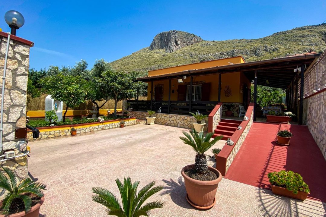 e7d1266d-dbd1-4af4-87ba-0a05cd361d6c